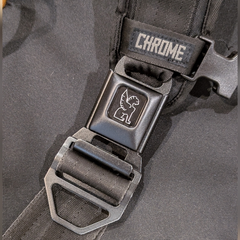 Chrome Industries Kadet Max - Picture 2 of 5